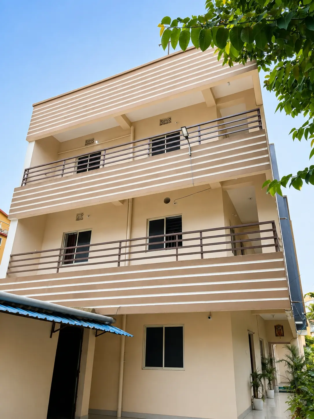 Building front in daylight at Yostel Jupiter