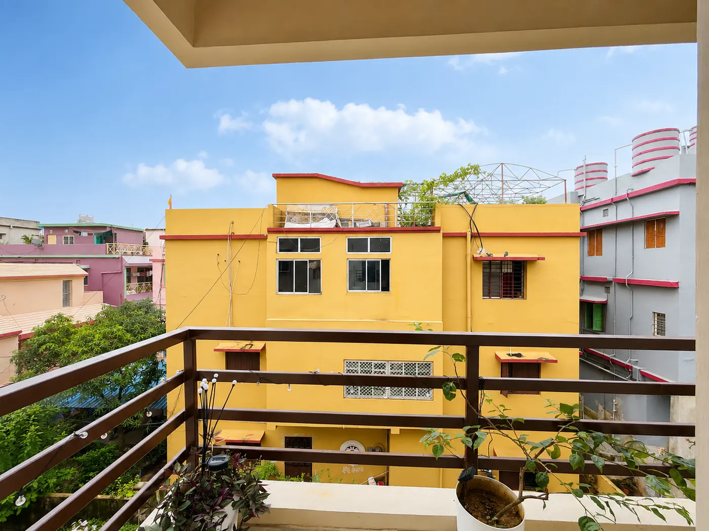 Balcony with a city view at Yostel Earth