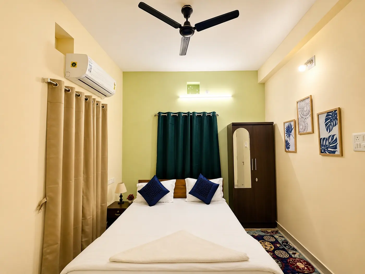 Bedroom 1 side view at Yostel Jupiter