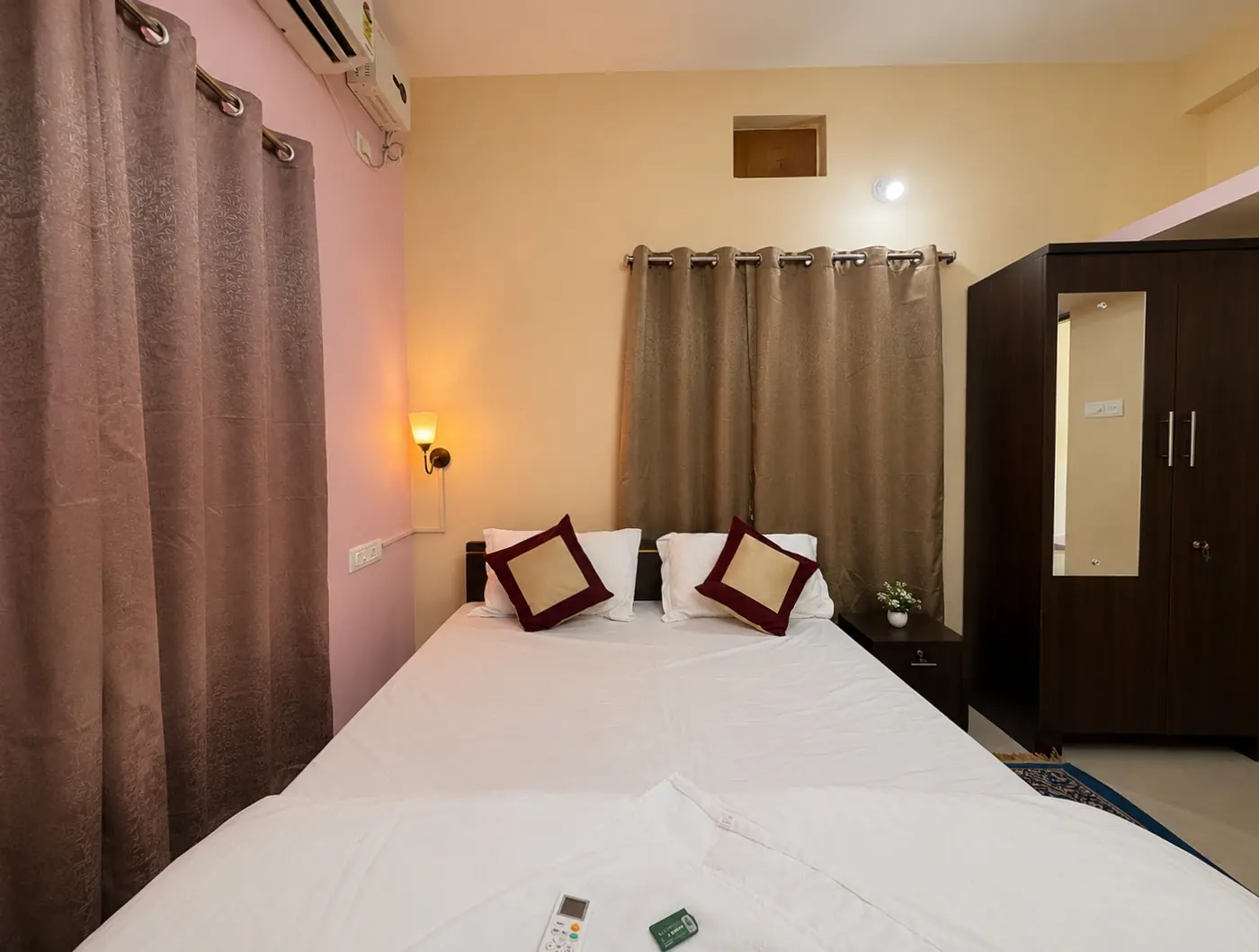 Bedroom 1 with double bed at Yostel Mars
