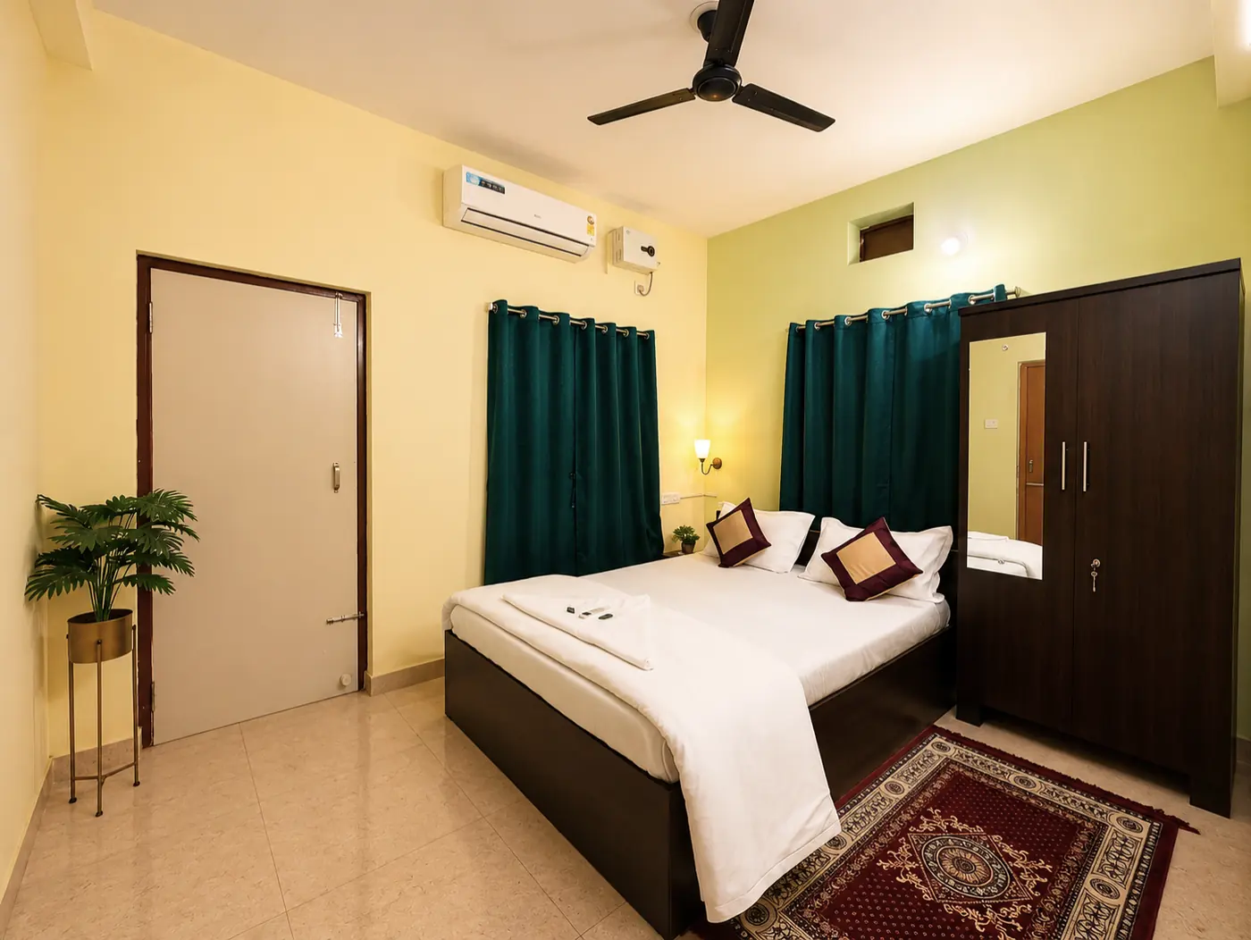 Bedroom 2 wardrobe and bed at Yostel Mars