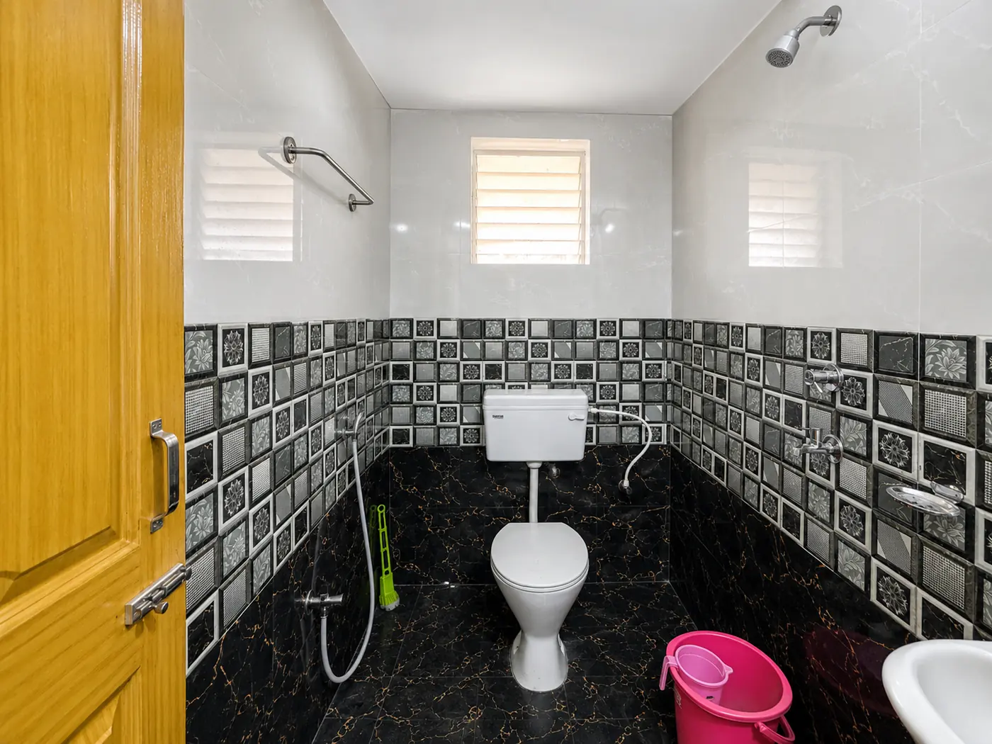 Second bathroom at Yostel Venus